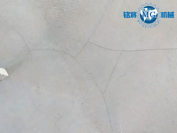 都說石膏基自流平抗開裂，可為啥到處開裂？